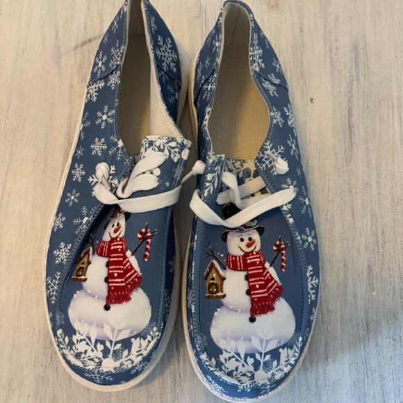 Shoes - Women Size 8 NWT Snowman  sneaker shoes
